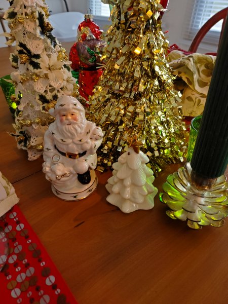 Christmas table for two centerpiece