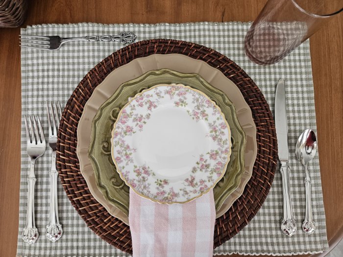 Faded Summer tablescape