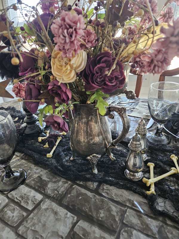 Halloween tablescape 2023