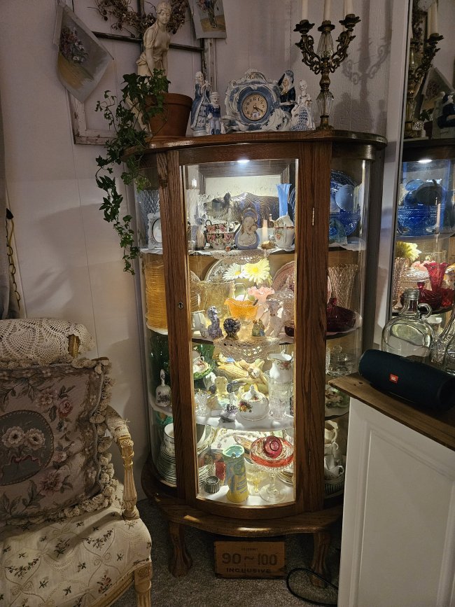 Curio cabinet lighting