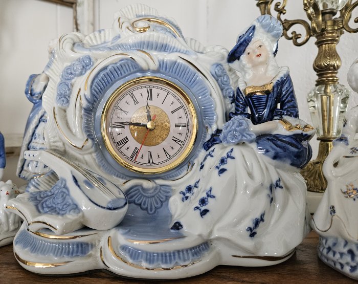 Blue and white mantle clock