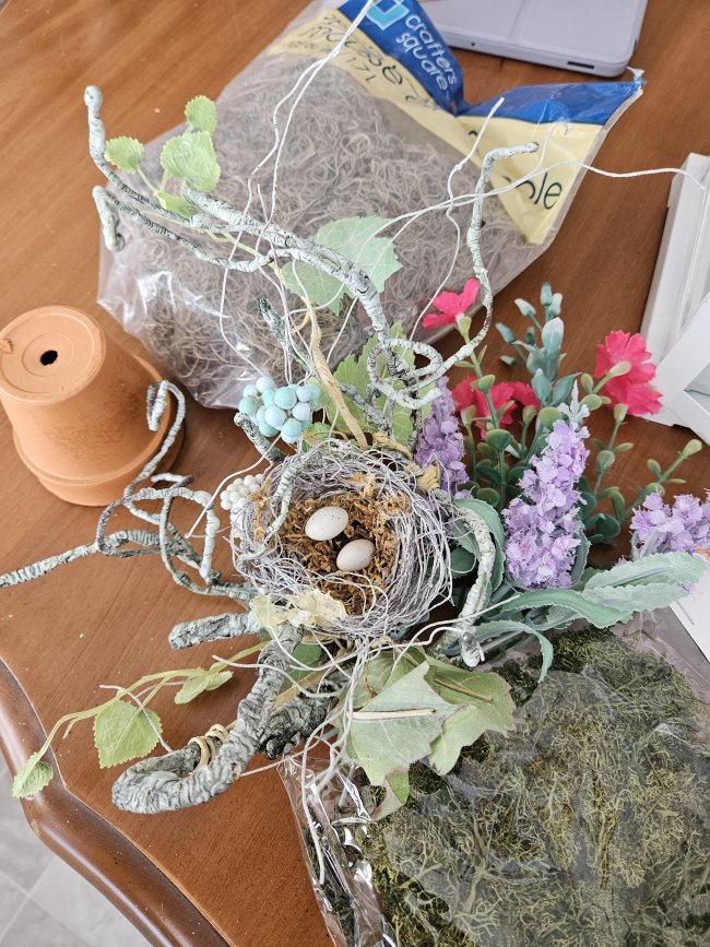 Bird-themed centerpiece