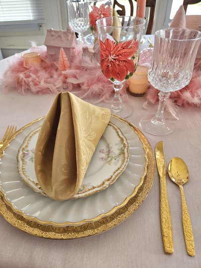 Pink Fantasy Christmas tablescape