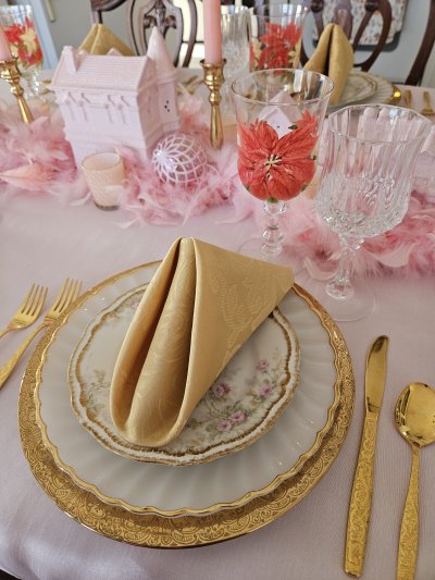 Pink Fantasy Christmas tablescape
