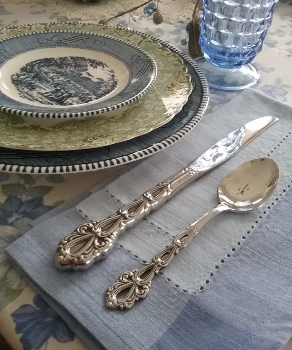 Oneida Chandelier stainless flatware