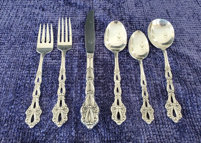 Oneida Chandelier stainless flatware